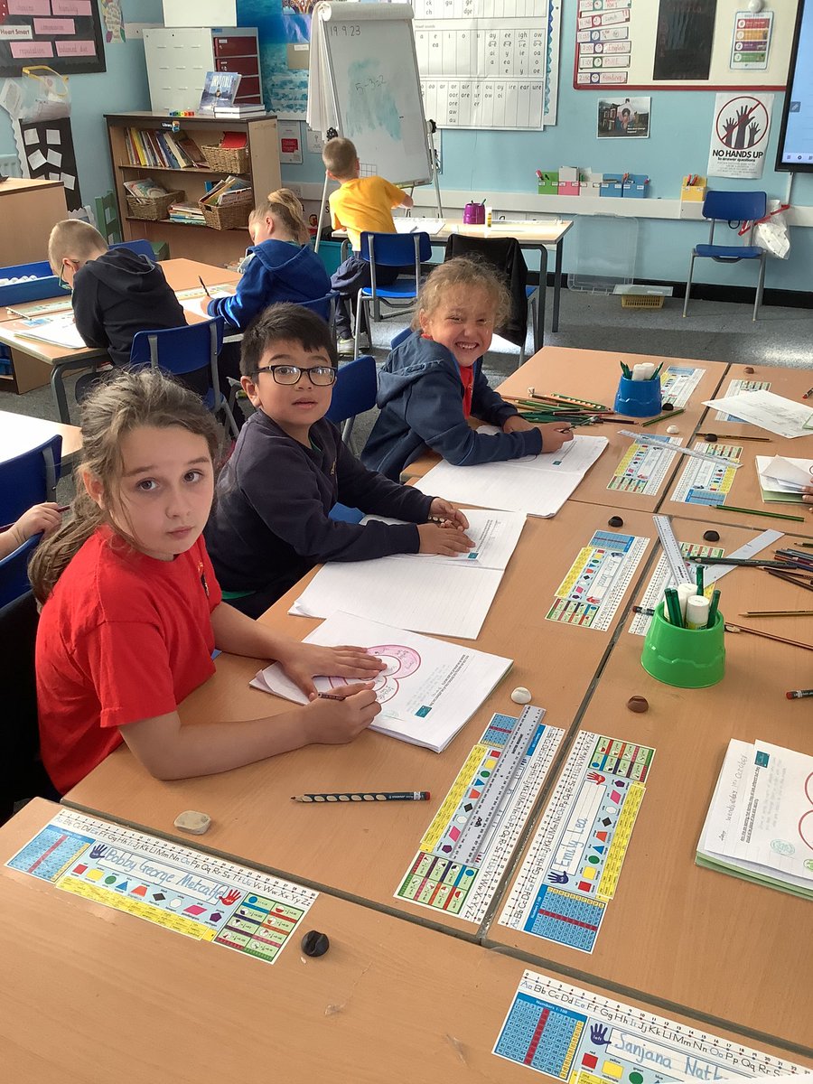 MrsEP_Thatto's tweet photo. Lovely to be back with this class. Havenβt taught them since year 1. So itβs good to see them maturing & progressing
In our @HeartSmartSch lesson, we thought about those people who are important to us
@MrsSW_Thatto #thattoprim_2SW https://t.co/WutMCpe4u5