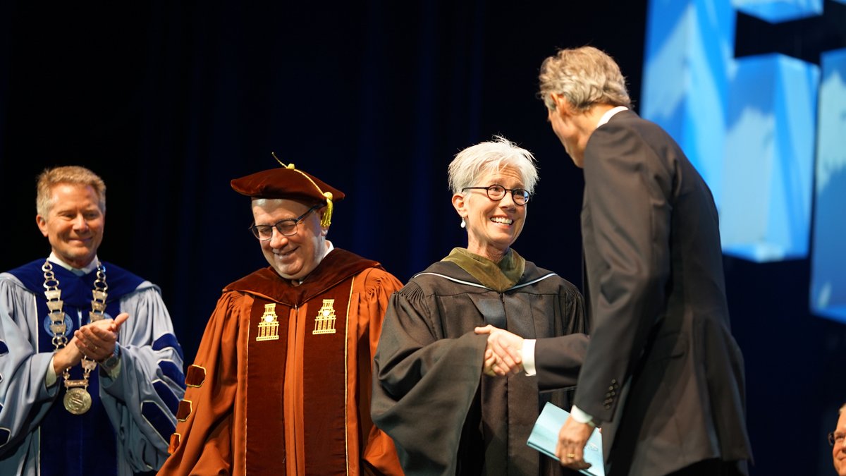 UNCPharmacy's tweet photo. Today we celebrated University Day! One of our brilliant alumni, Amy Greeson, BSPhar '90, was recognized with a Distinguished Alumna Award at the ceremony today for her amazing work as a documentarian, author, world explorer, volunteer, and pharmacist! https://t.co/3SUFJv2LIt https://t.co/eKVIafNN7z