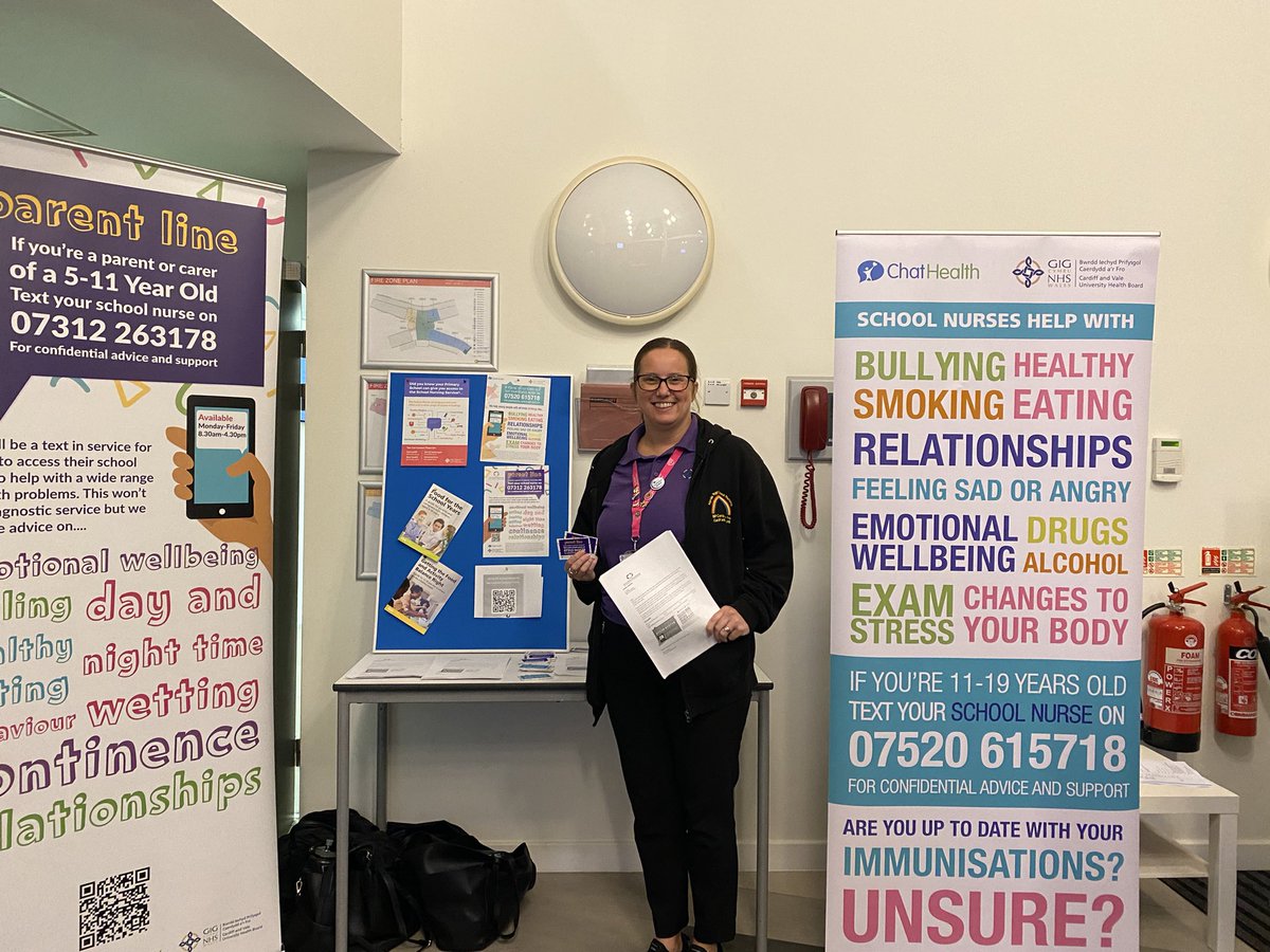 Our school nurses have been at the St Cyres open evening for prospective pupils, letting them know about our service and promoting chat health and parent line @StCyresSchool @MsHiraniU @ChatHealthNHS @CAV_CYPFHS @CAV_CYPFHS
