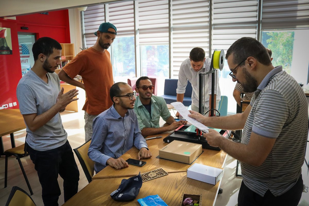 Our #FieldPhotoOfTheDay showcases #AmericanCornerTunis' new 3D printer in a hands-on workshop. These participants got to learn how to create a 3D model & print their own objects We look forward to seeing more of these sessions in their newly opened MakerSpace!
