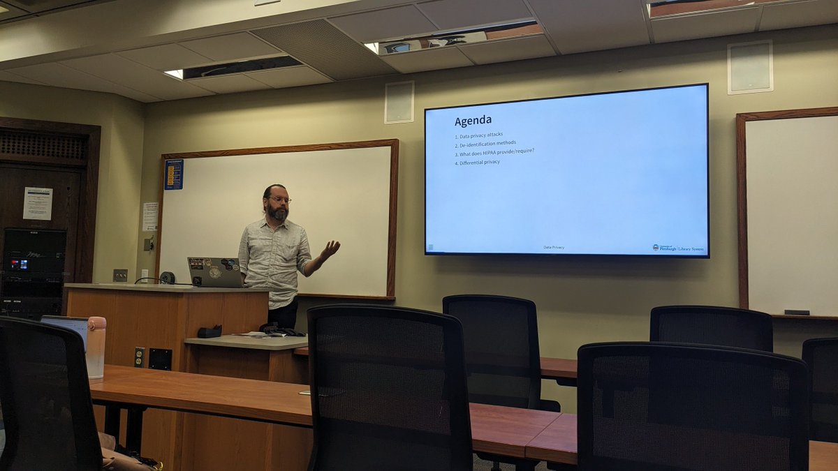 PIA 2250 public interest tech class @GSPIA today: @PghIP Xiaohong Wang (GSPIA PhD'23) and @PittLibraries @dojobo discussing City's and University's digital services for the public and data privacy.