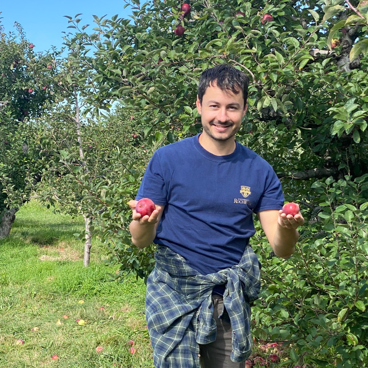 jeremywrnr's tweet image. Life update: I&apos;ve graduated from UC Berkeley and will start work at Apple in Cupertino as an ML Engineer on the Video Computer Vision team with @xiaoyiz_uw later this month. Thanks to the many mentors (esp. @bjo3rn), supporters, and friends who helped along the way!