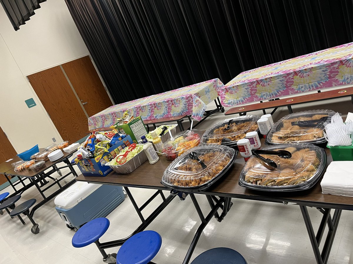 Our <a href="/CISKnights/">CIS Knight Nation</a> PTO takes great care of our teachers on conference nights - thank you for the meal!  #BeNiceOutThere #hungryteachers