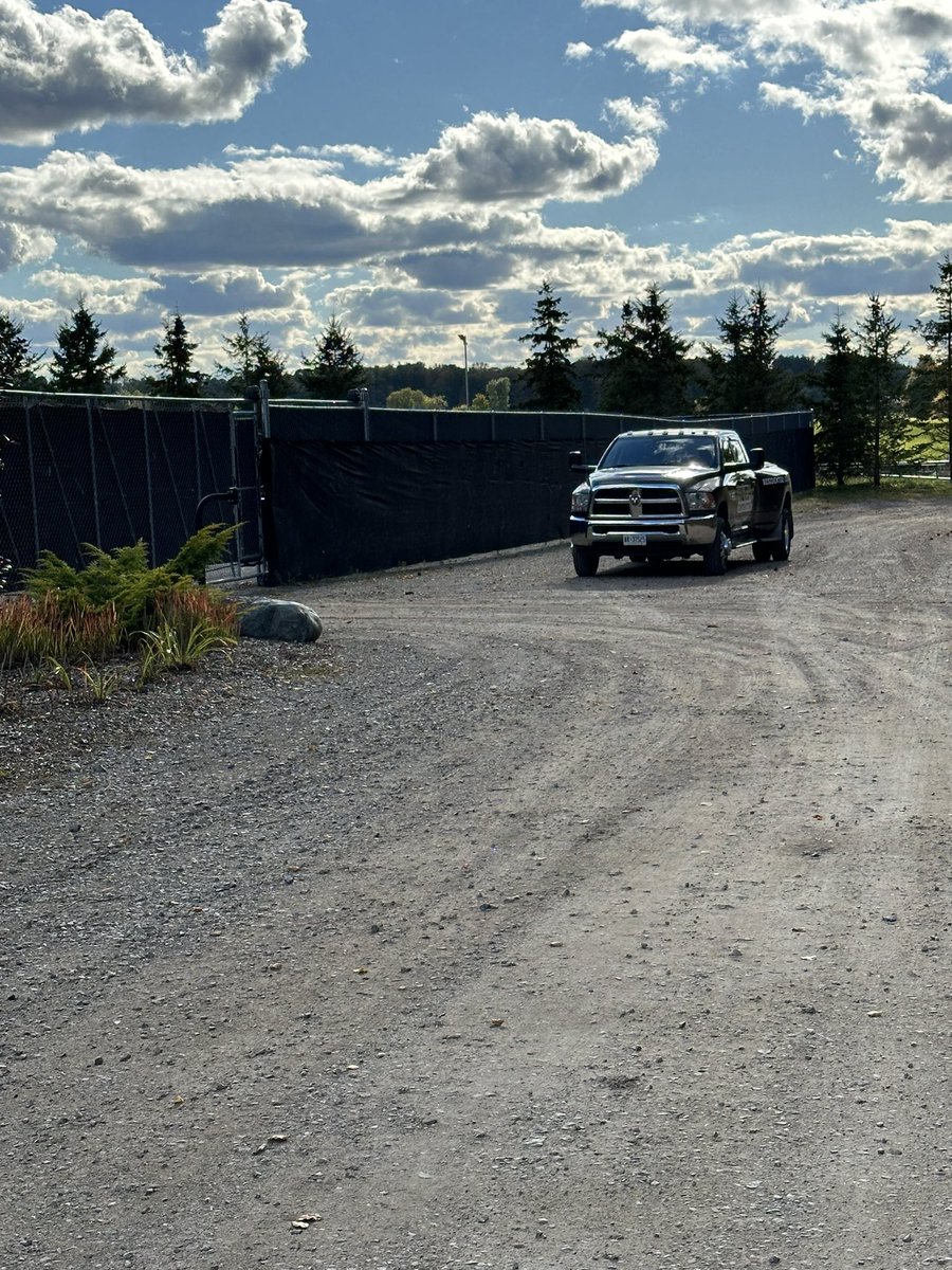 InsideOutRenos's tweet photo. Hanging out here in Carlisle to speak with a @B_Approved contractor who owes us some money!  Said contractor doesn’t return calls or emails.   Yard is locked.  Guess we wait !  Might have to call @Make_It_Right for help yet! https://t.co/ILlke4ubHN