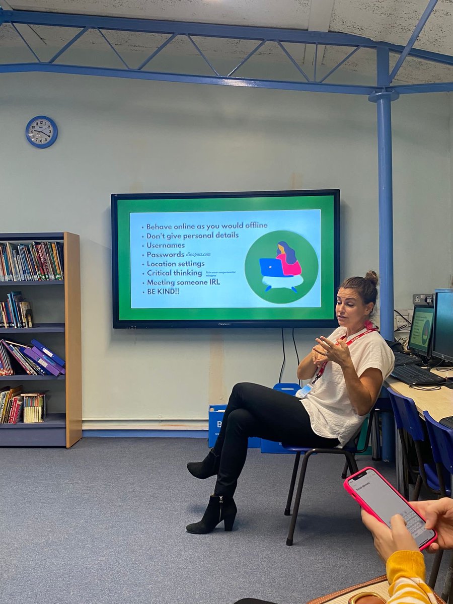 Cavendish_W4's tweet photo. A very informative session for parents today all about online safety. Thanks to @SocialJess2 #safety #kindness #wherewebelong https://t.co/EDUfTVof54
