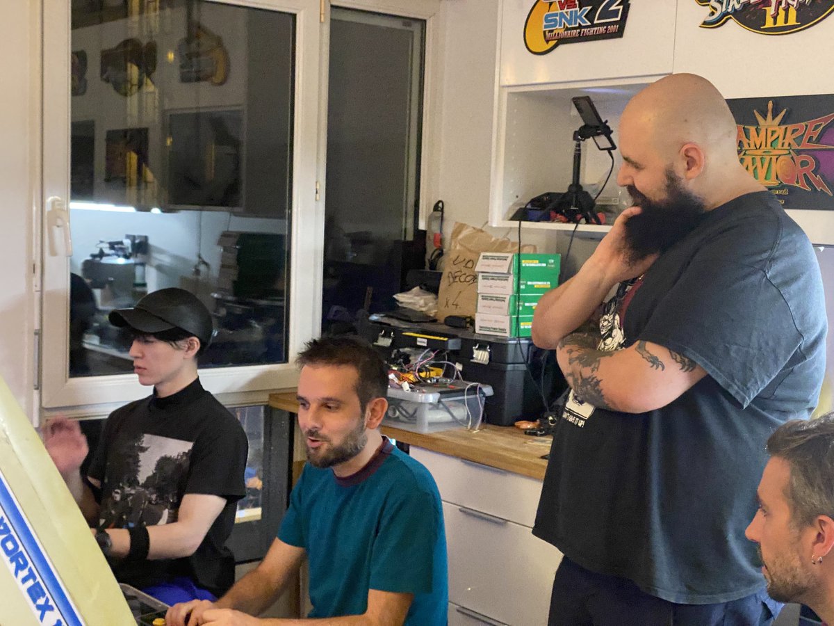 ISIMORN 🕹 tweet media