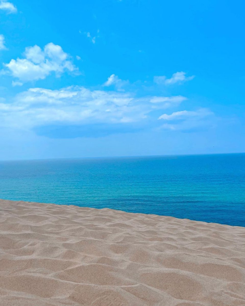 LivingColor__'s tweet image. Sand and sea