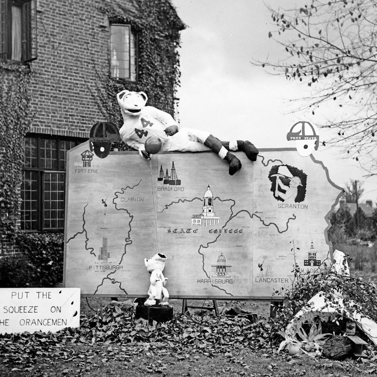 penn_state's tweet photo. So many Homecoming traditions & memories 💙🤍
The Penn State community has observed Homecoming festivities since 1920, when the first official Homecoming football game was played vs. Dartmouth.
📸: #PennState University Archives
#WeAre #DearOldState
https://t.co/2msyikZVSV https://t.co/bBpcPtKLSJ