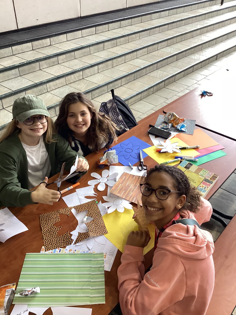 JKragseth's tweet photo. MSN Connect students participating in their
1st After School Action! They are making signs for teachers for International Kindness Day! @BcrowleyD95 @TJakowitsch #Empower95 #lzmsnconnect https://t.co/C7jMbSCZ0g