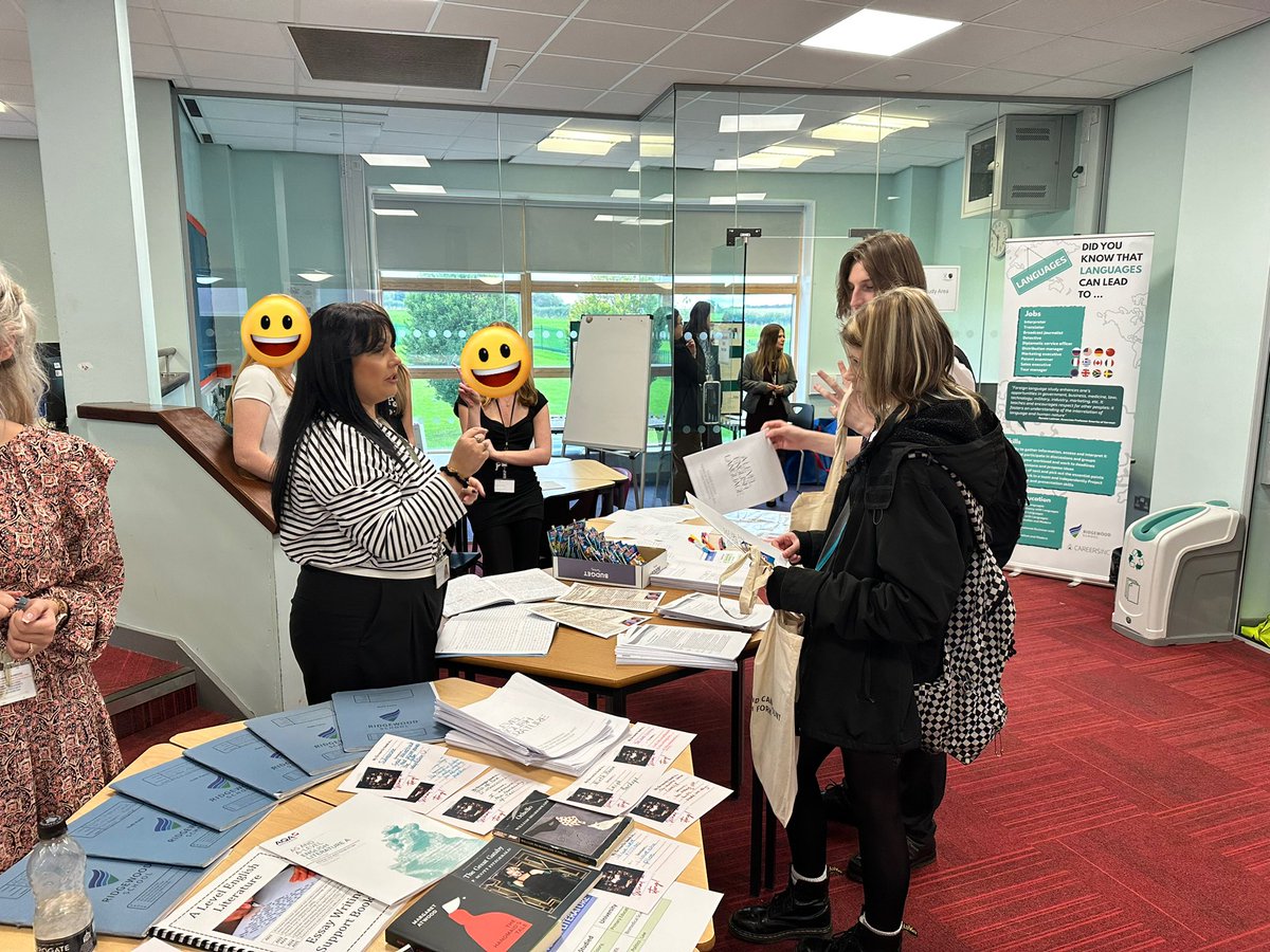 mrscainsworth's tweet photo. Such a great evening for @HelloRidgewood Post-16 Open Evening with our English Language, Literature and Film Studies stalls. Loved meeting everyone and hope to see a lot of you next year! https://t.co/EXVd0pNd33