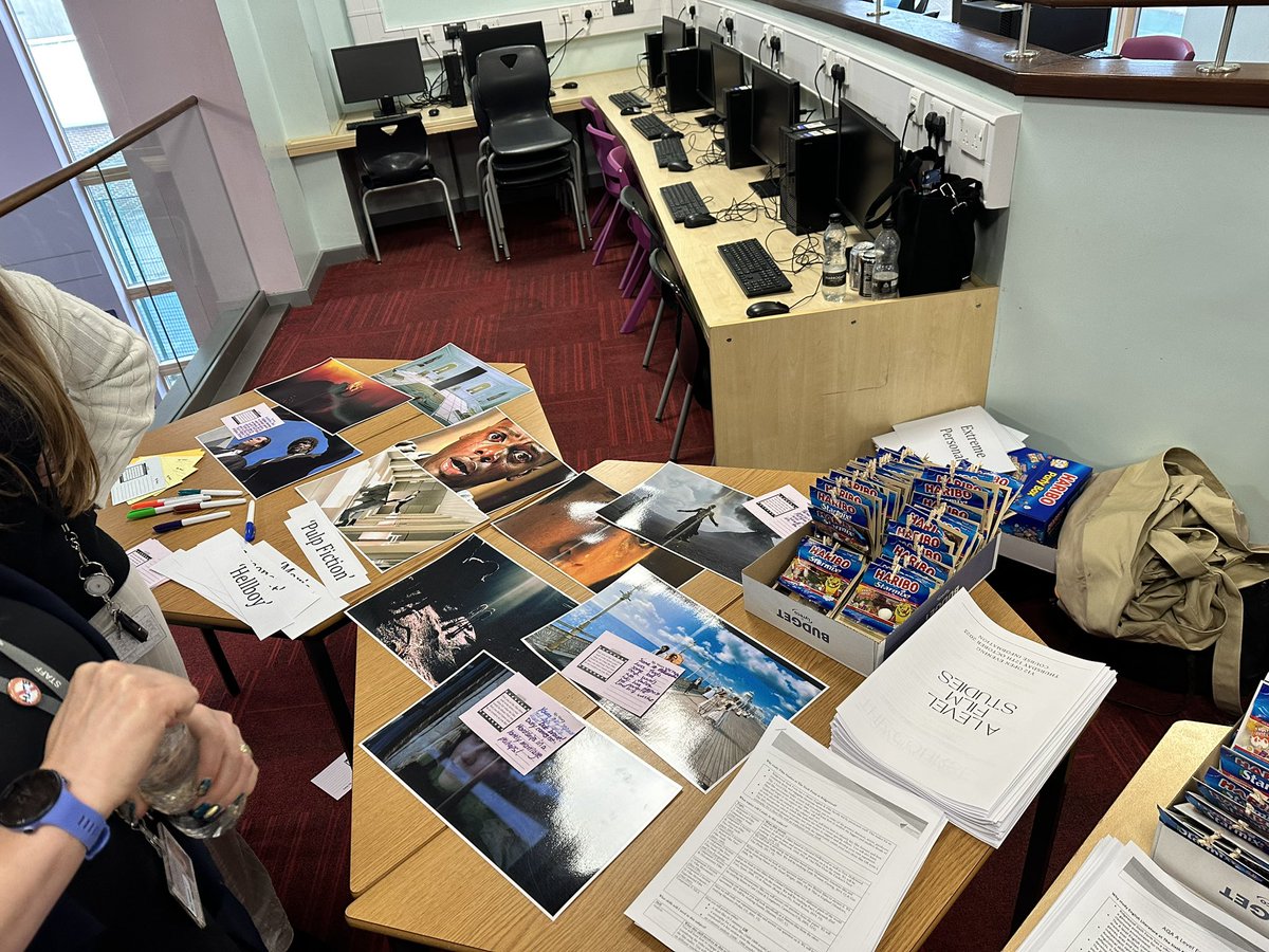 mrscainsworth's tweet photo. Such a great evening for @HelloRidgewood Post-16 Open Evening with our English Language, Literature and Film Studies stalls. Loved meeting everyone and hope to see a lot of you next year! https://t.co/EXVd0pNd33