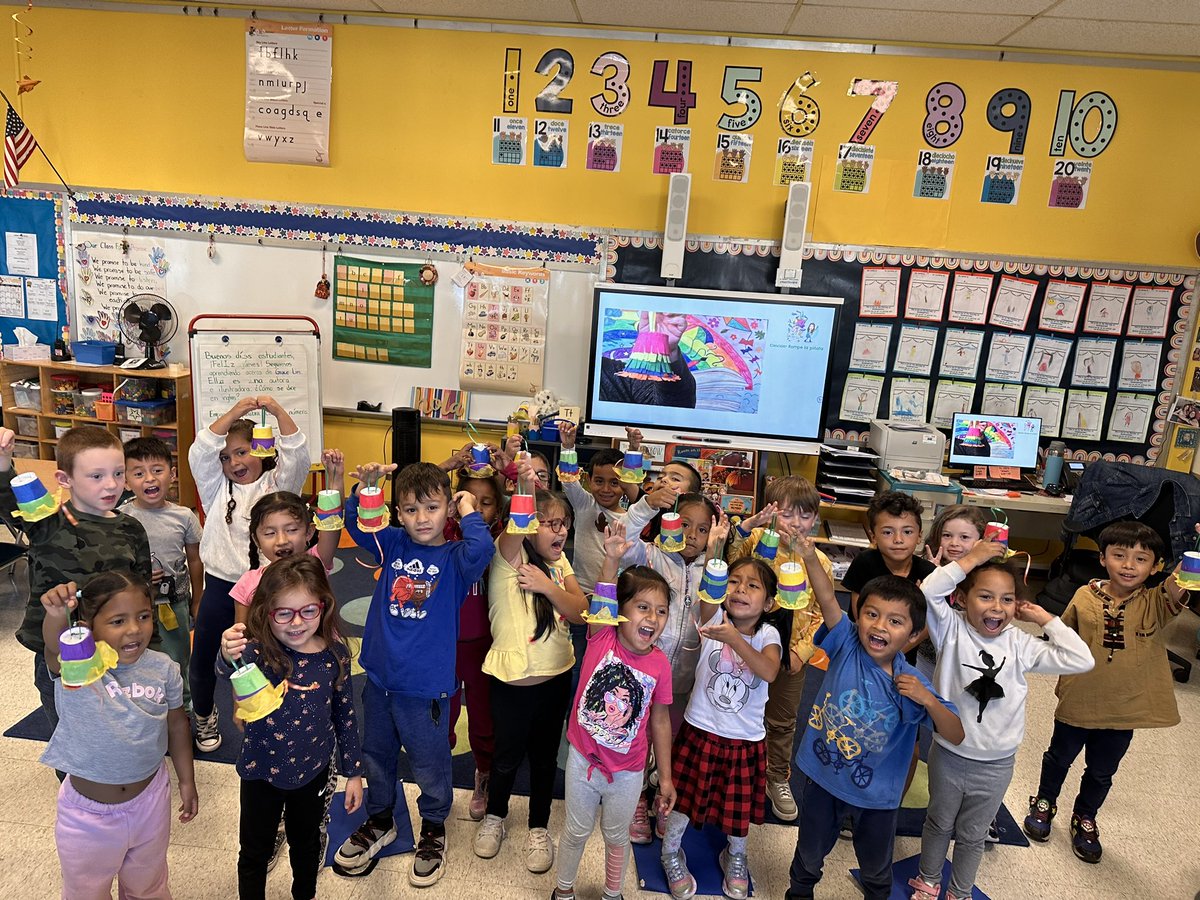 Srta_Lavado's tweet photo. Rom-pe-la, rom-pe-la, rómpela piñata 🪅.  Today with support from @Cjimenez104 and Ms. O’Brien room 202 made piñatas to celebrate Latino Heritage Month.  @ParkPrinc @EMercadoAP @nancydarroyo @mariaAmeyer03 #latinoheritage #krocks #makeitfunthelearningwillcome https://t.co/AV5OCSveCN