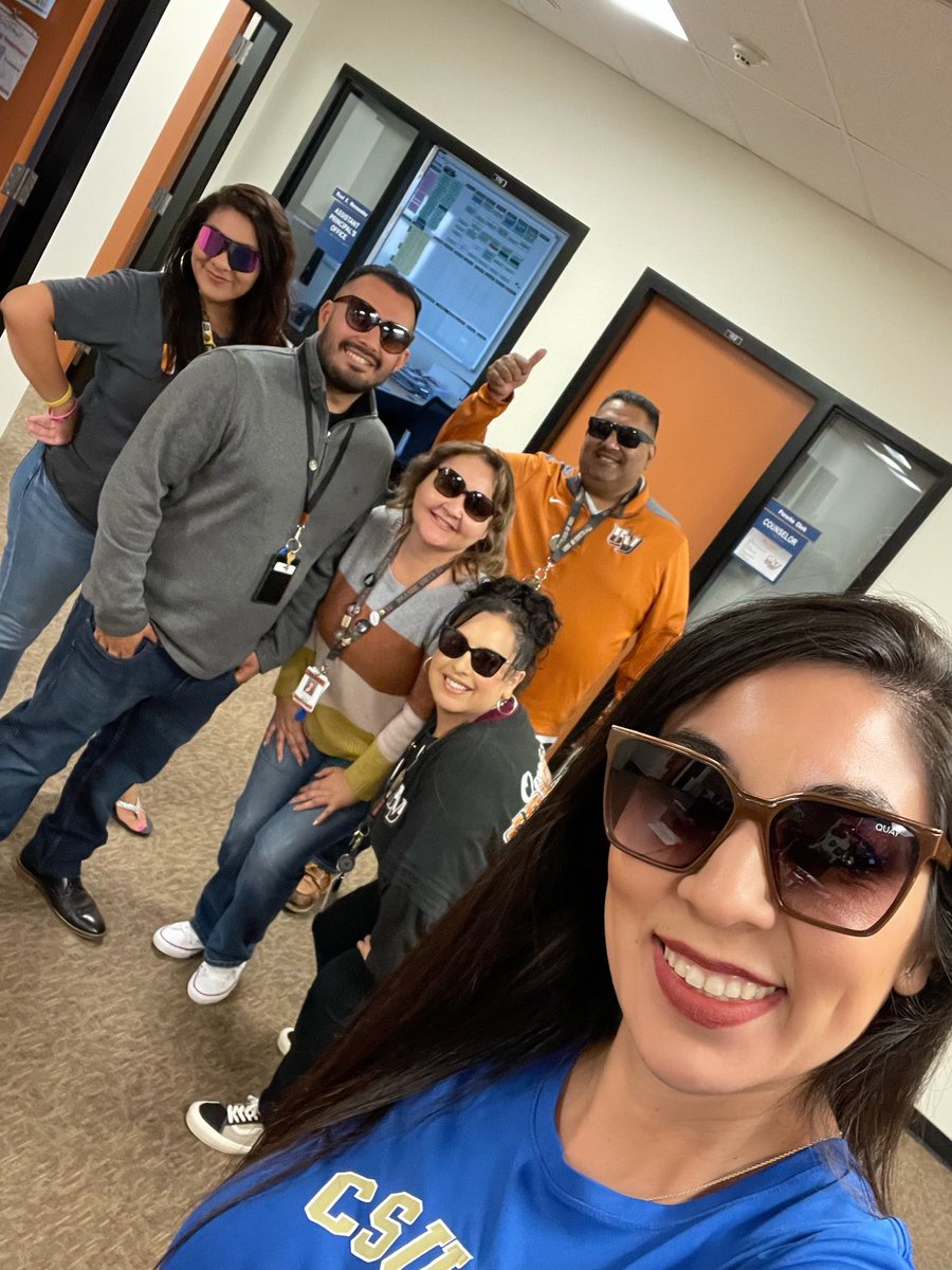 OVHS_Guidance's tweet photo. Sunglasses Day 😎 College Kickoff Week @OrangeVistaHS @OV_AVID https://t.co/ZFUxxuTZUS