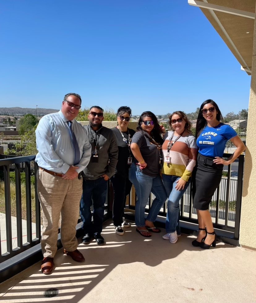 OVHS_Guidance's tweet photo. Sunglasses Day 😎 College Kickoff Week @OrangeVistaHS @OV_AVID https://t.co/ZFUxxuTZUS