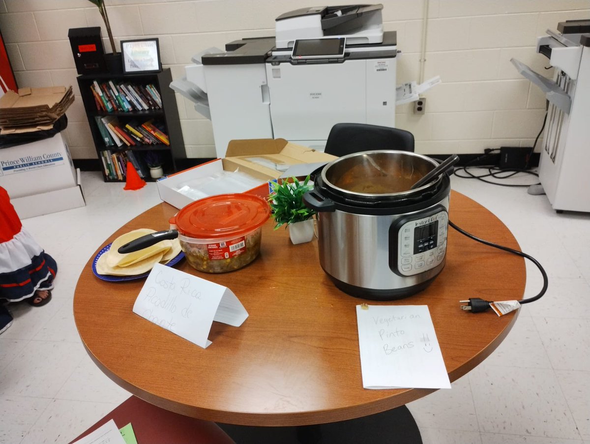 Hispanic heritage month ends on the 15th we did our BIG CELEBRATION Day <a href="/PotomacMS/">Potomac MS</a>. We wore our typical dresses and share food with colleagues. I got the opportunity to speak about my beautiful CR <a href="/ParticipateLrng/">Participate Learning</a>  #unitingourworld
