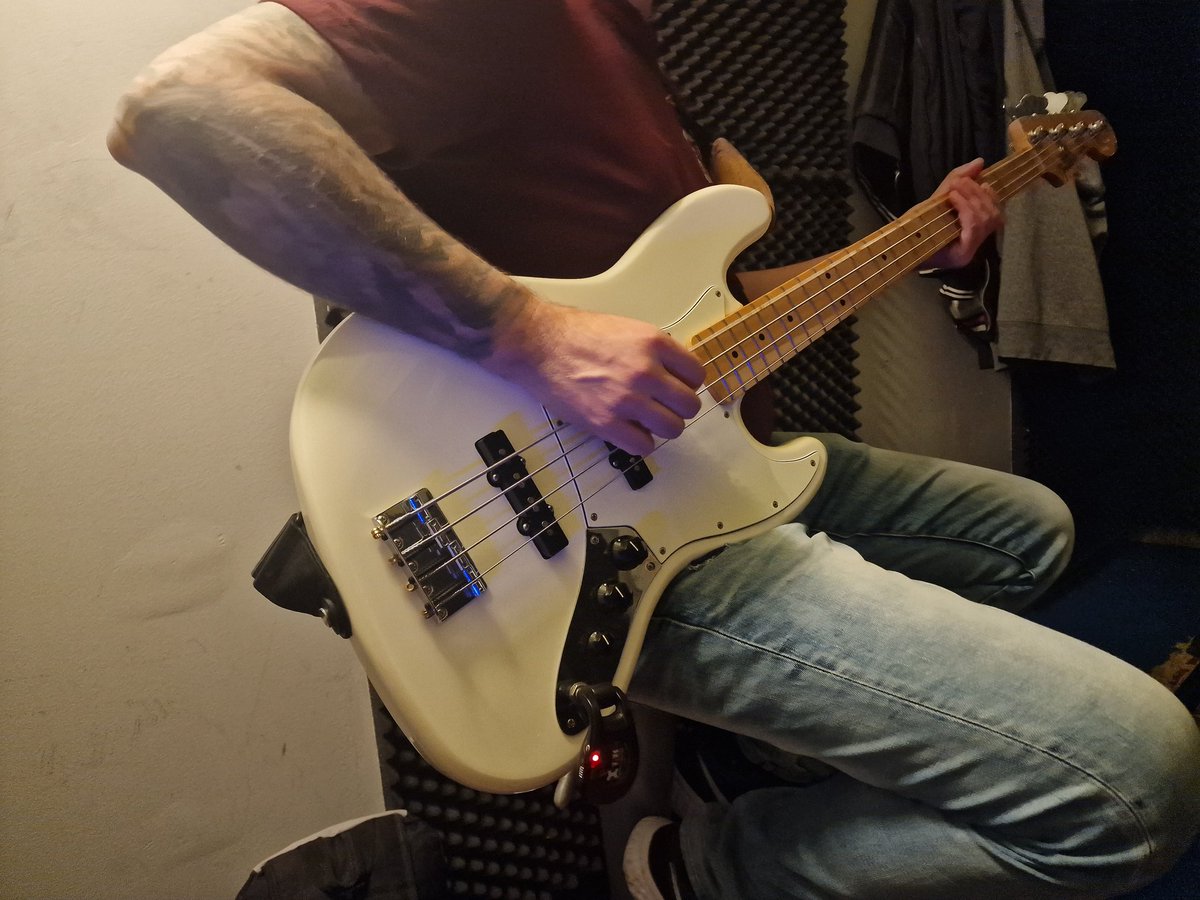 Rock on 🤘 🎙🎵

<a href="/VelvetEther/">VelvetEther</a>