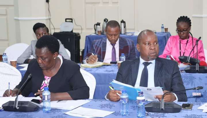 EriqueOmondy's tweet photo. Sen @BeatriceOyomo & the Senate Cmt on Land,Environment & Natural Resources,have today met with Kenya Association of Manufacturers,The National Treasury& Water Services Regulatory Board to consider Water (Amendment) Bill, 2023 (National Assembly Bill No. 33 of 2023).
#SINGOWA https://t.co/TT31j5uSzG