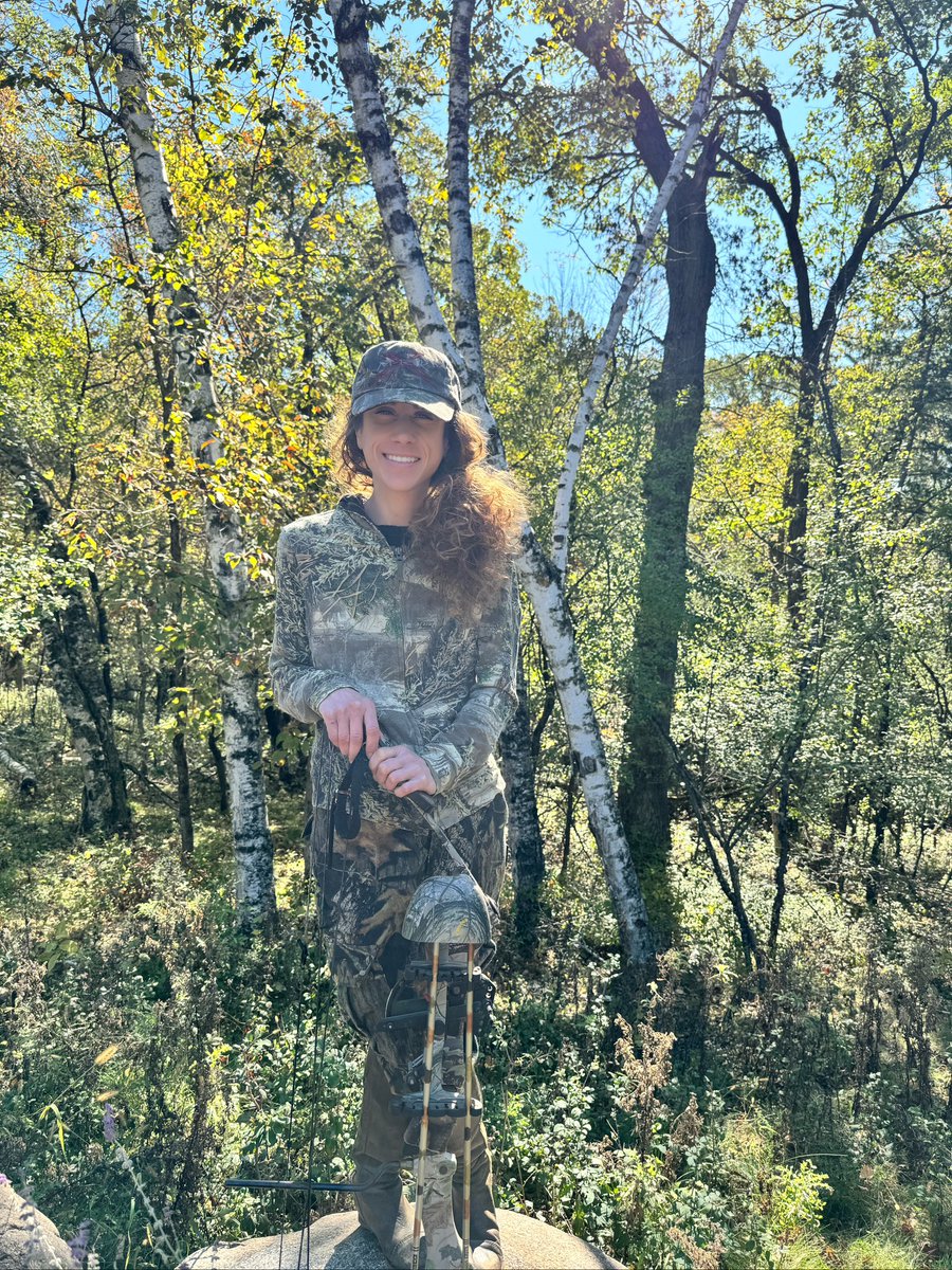 Someone messaged me saying I was cruel for #bowhunting . Honestly, it is the most humane way to feed my family. 

Next time you hit a deer with your car I bet you will wish I #hunted in your area 🙌 

#bowhunter #thursdayvibes #naturegirl