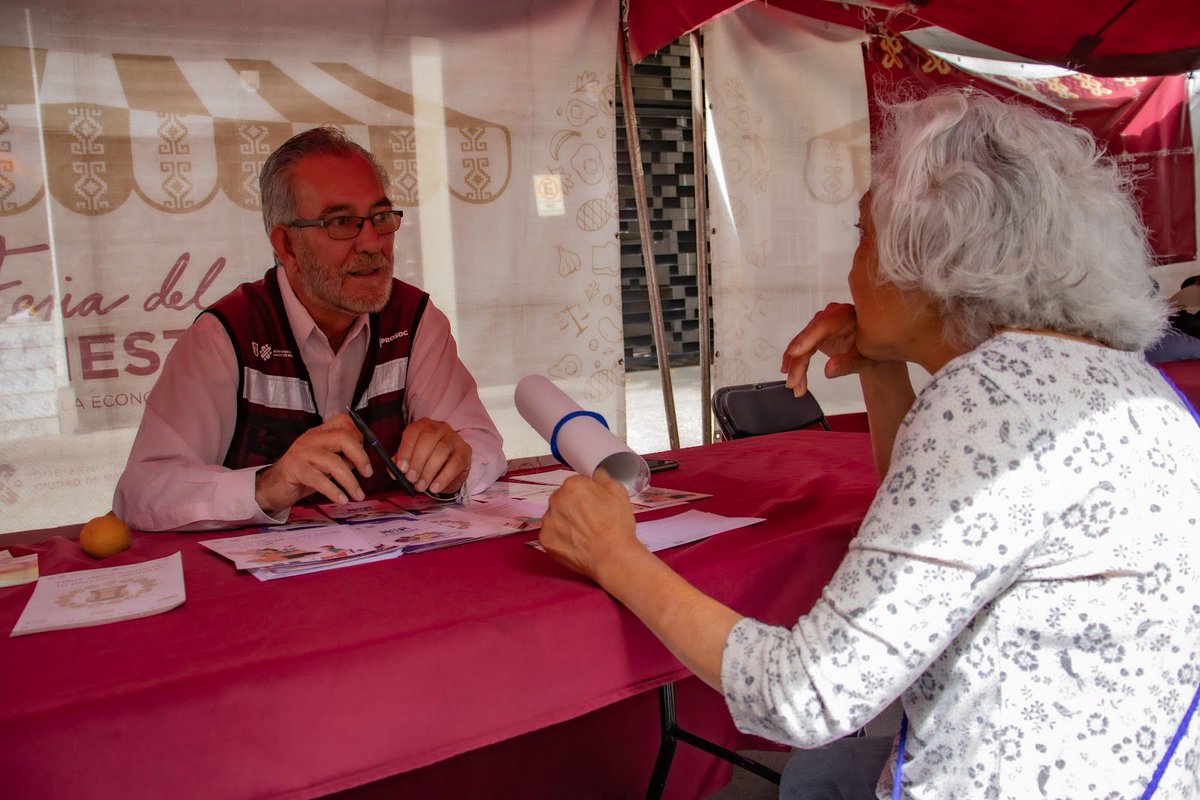 Todos_Somos_PC's tweet image. ¡Buenos días!🌤️☺️

El equipo de Participación Ciudadana de #SIBISO y + de 15 áreas del @GobCDMX y @GobiernoMX te esperamos en las #FeriasDelBienestar, con:

🍏Alimentos a bajo costo
🏙️Atención a unidades habitacionales con @ProsocCDMX
🖨️Impresión de actas

#TrabajamosParaTi