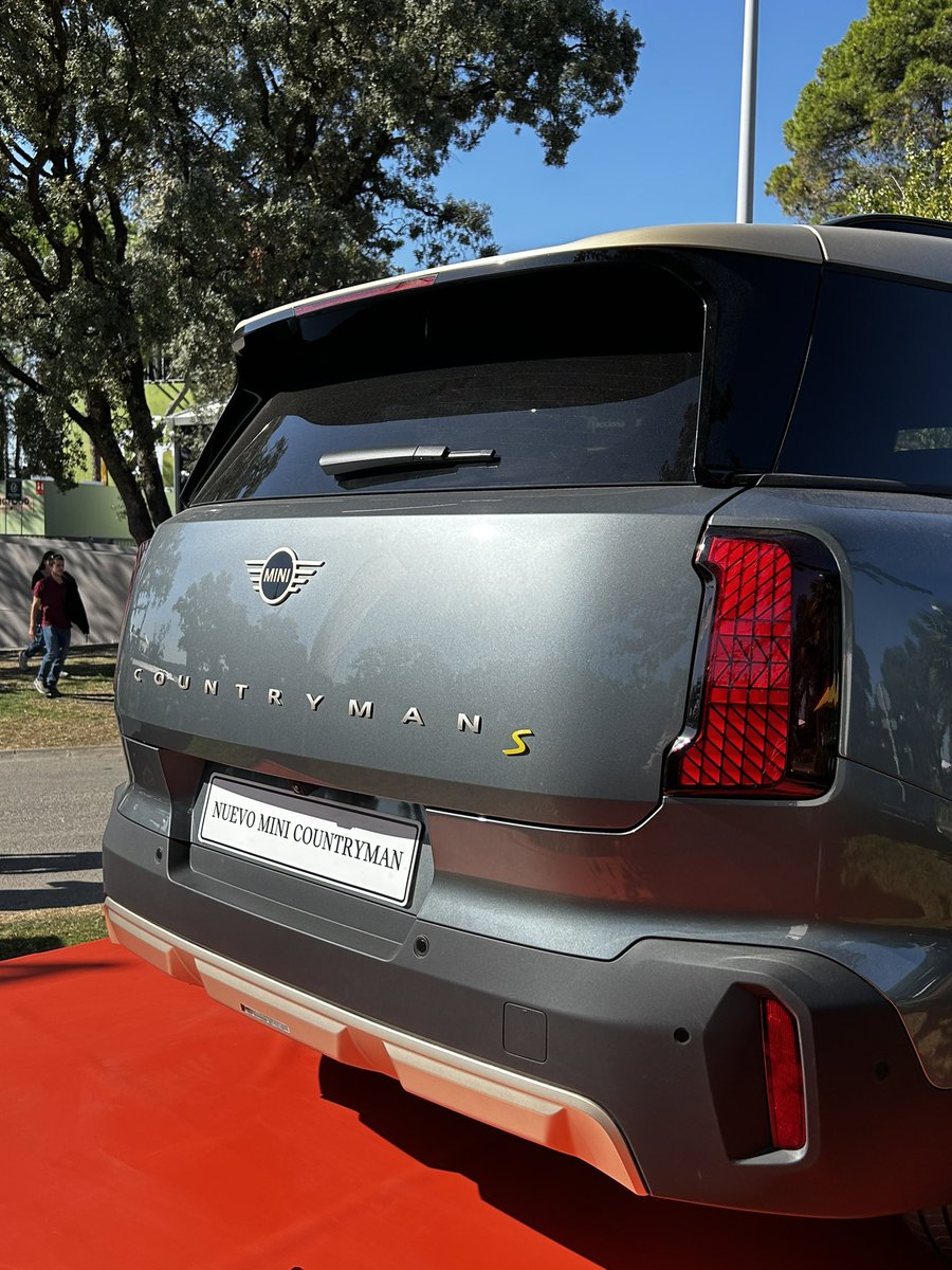 MINIEspana's tweet photo. Poco después de su presentación y, por primera vez en España, contamos con el nuevo #MINICountryman eléctrico como representante de la nueva familia MINI #MINIAccionaOpen23 https://t.co/dOHmZSaY6I