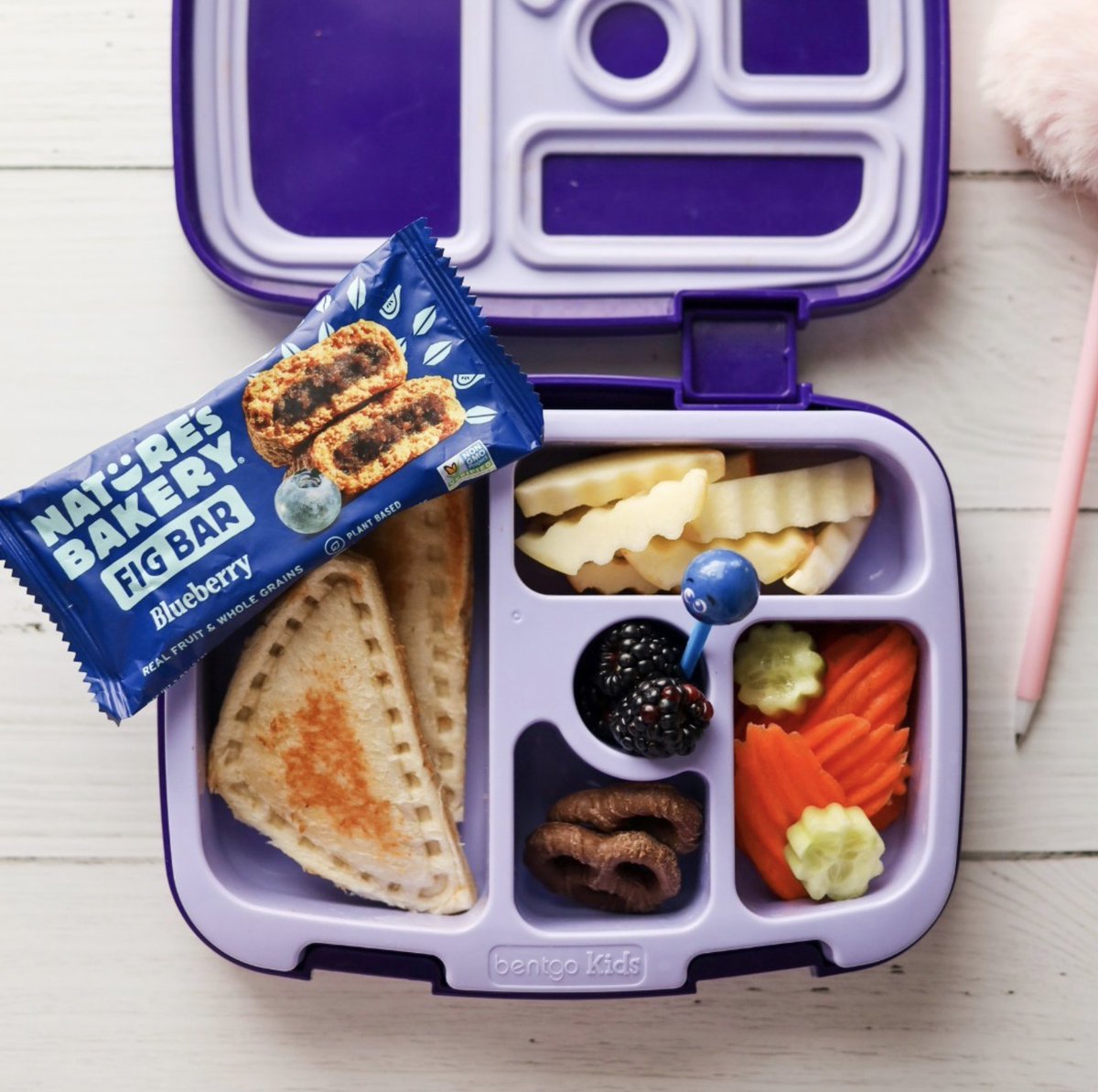 NaturesBakery's tweet image. Need some lunch inspo for your little ones? A few savory bites, some fruits and veggies and their favorite soft-baked Fig Bar will be sure to bring a smile! 😋

Shop these delicious #plantbased, #nutfree and #dairyfree snacks: bit.ly/3m5jqYA
