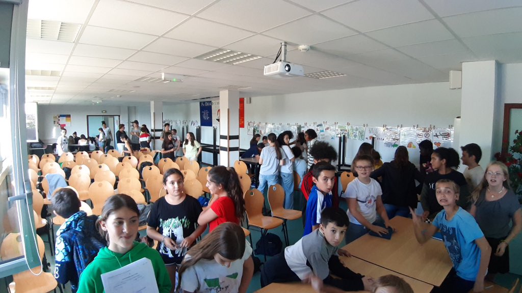 SandrineMur's tweet photo. Réunion des ambassadeurs contre le harcèlement : + 40 élèves mobilisés. Ateliers brainstorming et positionnement des élèves ambassadeurs sur les différents projets retenus. Très fiers de voir nos jeunes s'engager et se mobiliser #nah 👏👏@actoulouse @DSDEN31 https://t.co/ifV6wB6is4