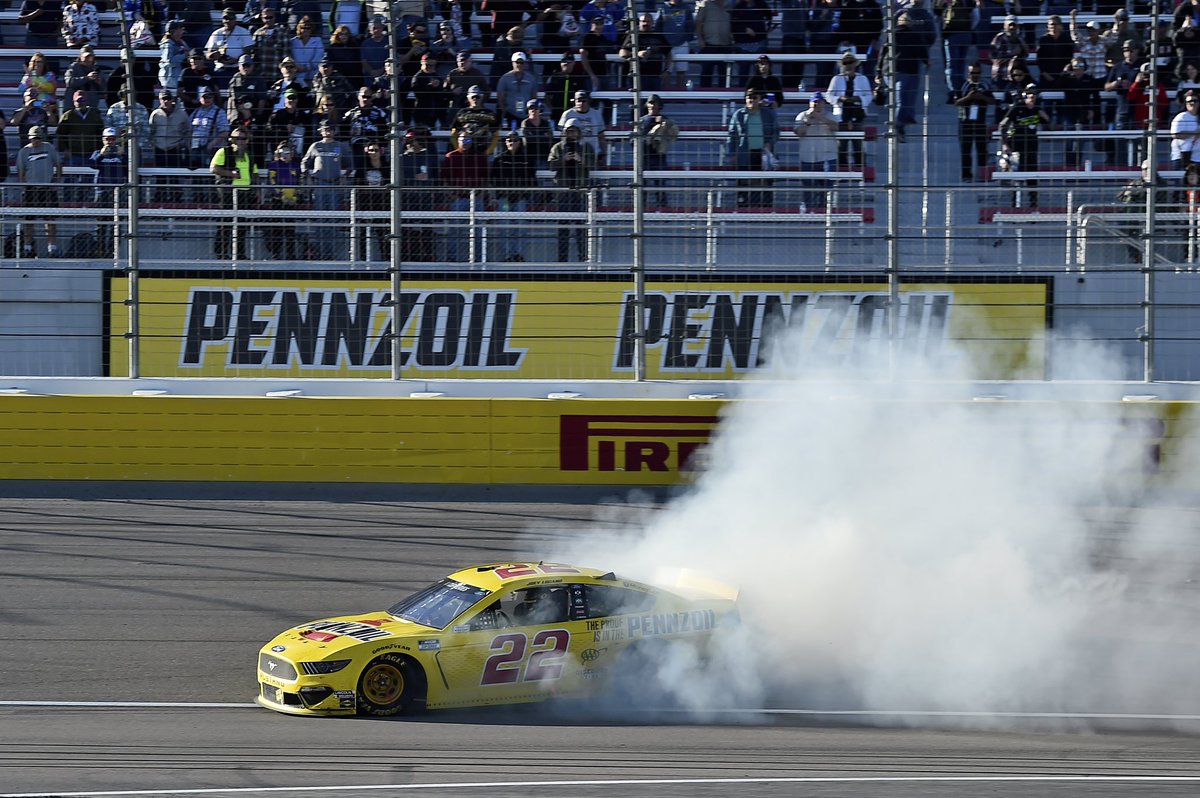 Team_Penske's tweet photo. Played his cards right.

Along with three wins @LVMotorSpeedway, @joeylogano has seven top-5 and 12 top-10 finishes. https://t.co/GZRAHPIpAo