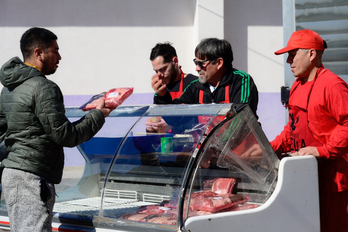 MuniGodoyCruz's tweet photo. 📢 El #PlanHogarGC, especial Combo Asado, está recorriendo distintos puntos de Godoy Cruz
👉 Quienes deseen aprovechar esta oportunidad, deben acercarse de manera presencial e individual con su DNI
📆 Cronograma completo: https://t.co/Rs0YRJ8zqS https://t.co/siVHrrbkYc