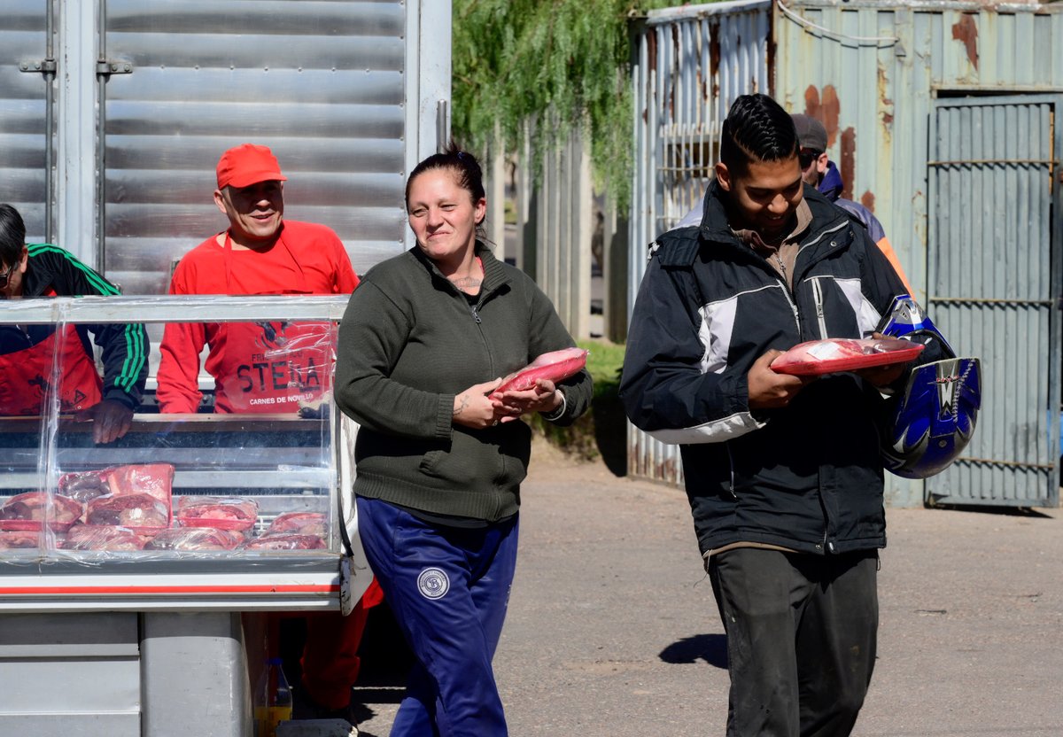 MuniGodoyCruz's tweet photo. 📢 El #PlanHogarGC, especial Combo Asado, está recorriendo distintos puntos de Godoy Cruz
👉 Quienes deseen aprovechar esta oportunidad, deben acercarse de manera presencial e individual con su DNI
📆 Cronograma completo: https://t.co/Rs0YRJ8zqS https://t.co/siVHrrbkYc
