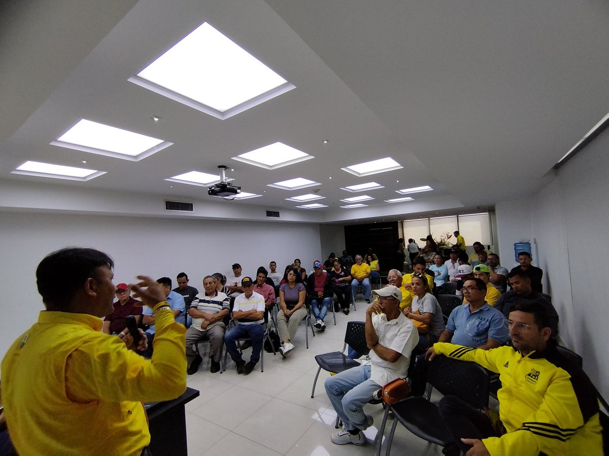 jeckssontorres's tweet photo. Primero Justicia está al servicio de los venezolanos comprometidos con la ruta electoral que permitirá derrotar a Maduro y al #Socialismo en 2024  por eso el #22Oct es un medio para Unificar la Ruta de la #UnidadyVoto  #VenezuelaDelEncuentro @ActivismoPJ @hcapriles @JuanPGuanipa https://t.co/F22CsgBLDz