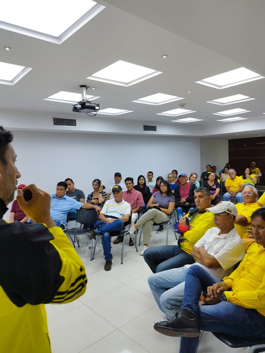 jeckssontorres's tweet photo. Primero Justicia está al servicio de los venezolanos comprometidos con la ruta electoral que permitirá derrotar a Maduro y al #Socialismo en 2024  por eso el #22Oct es un medio para Unificar la Ruta de la #UnidadyVoto  #VenezuelaDelEncuentro @ActivismoPJ @hcapriles @JuanPGuanipa https://t.co/F22CsgBLDz