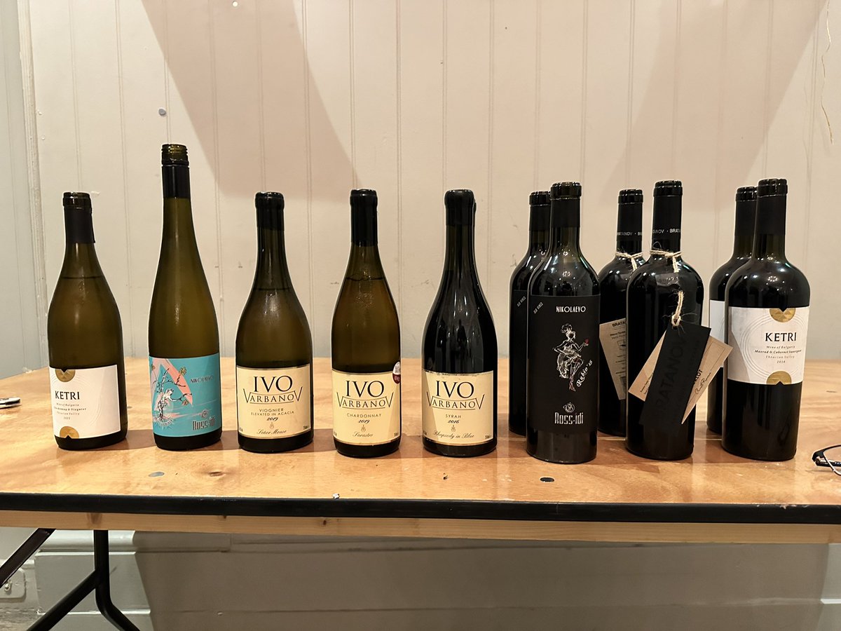 Mr_Winoship's tweet photo. What wonderful evening with the @DulwichWine members, tasting @IvoVarbanov and other @WinesofBulgaria wines from #Ketri, #Rossidi and #Bratanov @lovewestdulwich @ThreeCheersPubs #winesofbulgaria
#WOTN Rubin which is hybrid Nebbiolo/Syrah which just sensational. If interested any of these wines please DM for more details.