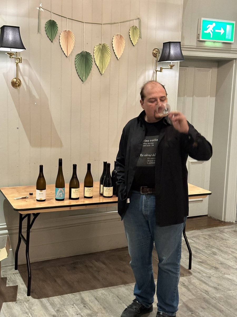 Mr_Winoship's tweet photo. What wonderful evening with the @DulwichWine members, tasting @IvoVarbanov and other @WinesofBulgaria wines from #Ketri, #Rossidi and #Bratanov @lovewestdulwich @ThreeCheersPubs #winesofbulgaria
#WOTN Rubin which is hybrid Nebbiolo/Syrah which just sensational. If interested any of these wines please DM for more details.