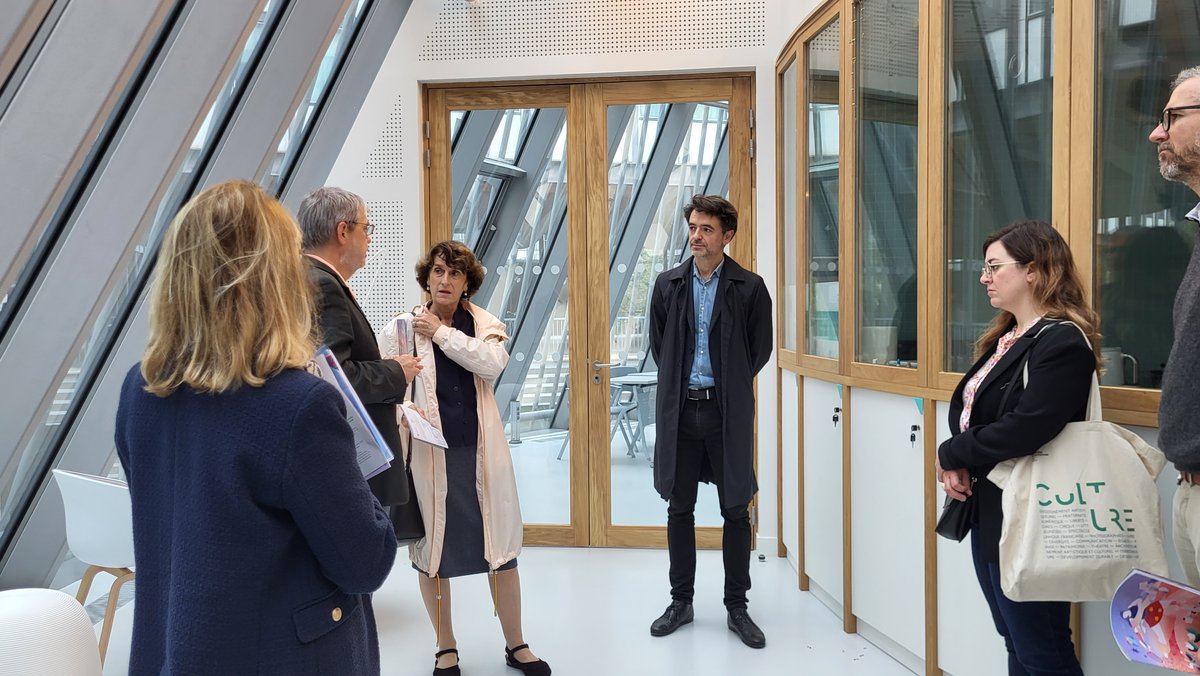 Nathalie Drach-Temam (@drach_temam) on Twitter photo Cette visite a été également l'occasion de présenter les nouveaux locaux au TIPI de la <a href="/MPLS_ParisIDF/">Maison pour la science Paris-IDF</a> inaugurés hier, en compagnie de son directeur Edouard Kierlik, et de rappeler le fort engagement de #SorbonneUniversité dans l’ouverture à la #société. Cette visite a été également l'occasion de présenter les nouveaux locaux au TIPI de la <a href="/MPLS_ParisIDF/">Maison pour la science Paris-IDF</a> inaugurés hier, en compagnie de son directeur Edouard Kierlik, et de rappeler le fort engagement de #SorbonneUniversité dans l’ouverture à la #société.