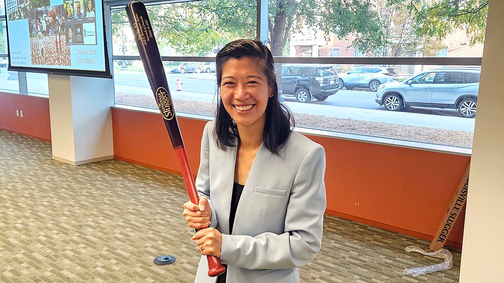 UofLMedicine's tweet photo. We were so happy to welcome @amyaimei of @OhioStateNeph, @OSUWexMed and the @OhioStateMed to present the 2023 Gaspar Carrasquer Lecture, "#Sodium Disorders: Updates and Challenges." Thank you for an outstanding talk! ⚕️🩺 https://t.co/XdMGGjL2fY