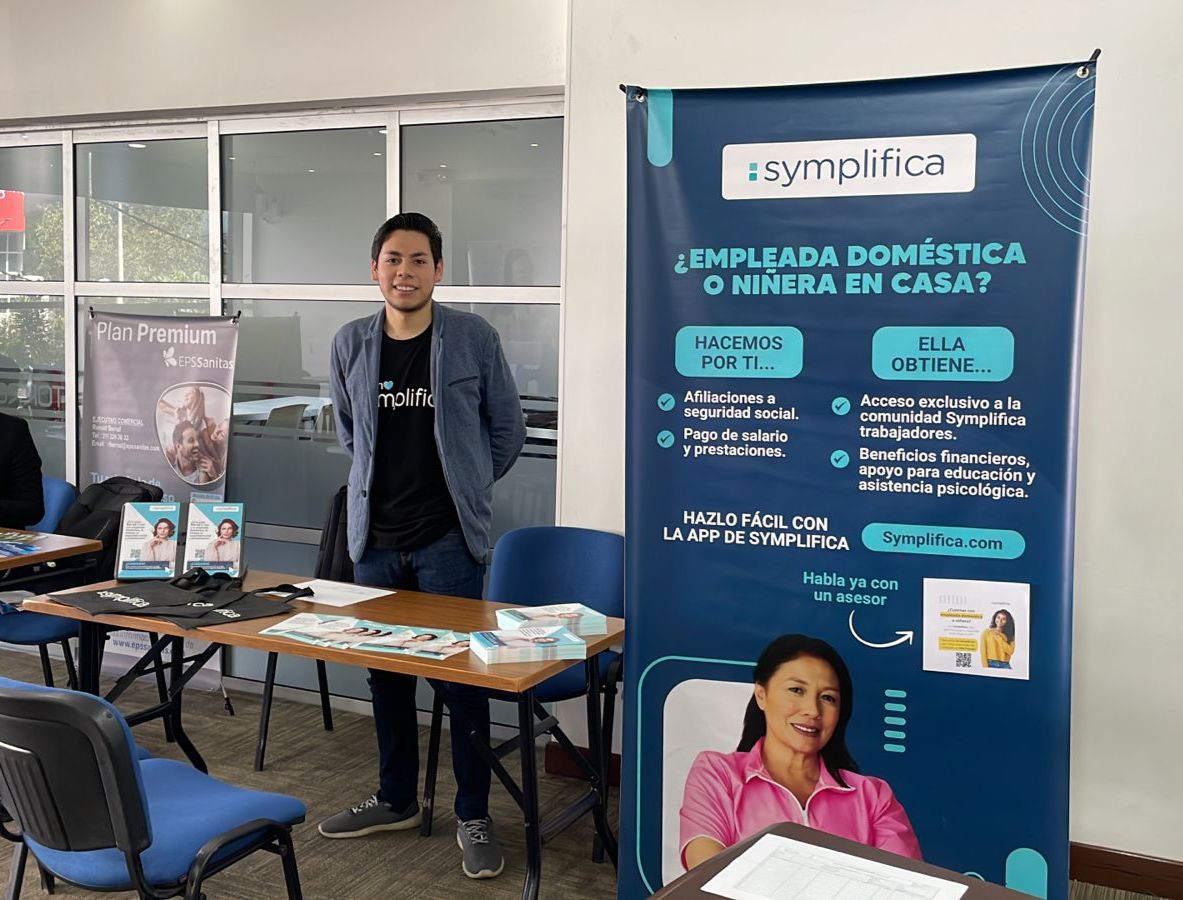 symplifica_'s tweet photo. 🎉 Hoy, estamos en la Toma Empresarial del @MintrabajoCol, ¡orgullosos de ser sus aliados estratégicos! Nuestra misión: ayudar a sus colaboradores a hacer las cosas bien con sus trabajadores del hogar. @saluagf👥
#Symplifica #AliadosDelMintrabajo #EquidadLaboral https://t.co/7h2dGCp4eX