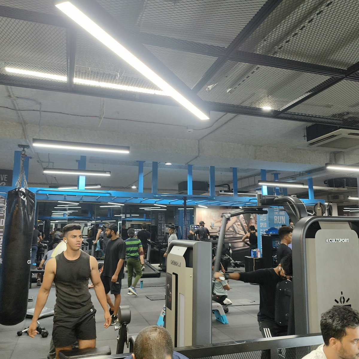 darpan9935's tweet photo. @cultfitOfficial See the condition of BTM 2nd stage Gym... F**k it. 
Nothing is there to workout. All the machines are occupied. https://t.co/z7gFRDrALi