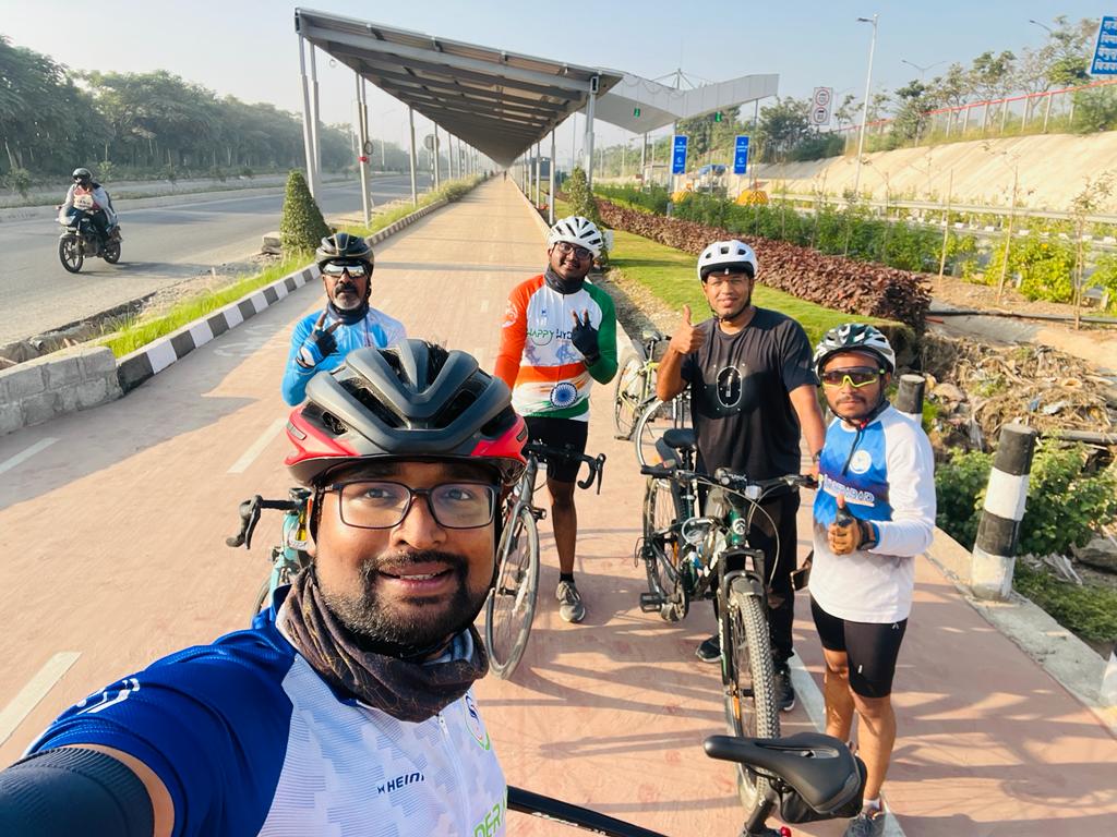 happy_hyderabad's tweet photo. #happyhyderabadCyclist #Happyhyderabad
#Cyclist #Cycling
#HyderabadCyclingRevolution
Thanks @skc2090 for organising a ride Swift 40 KM
Thanks everyone #IVoteForSure #SVEEP
#hyderabad #ivote4sure #sveep #cyclingtovote #PedalToVote #walktovote #CEOTelangana @CEO_Telangana https://t.co/HWCmmHvzK9
