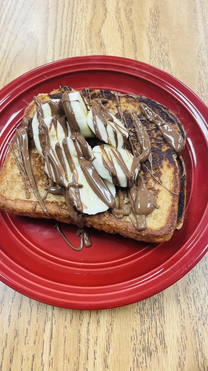 OakParkProstart's tweet image. Full from a morning of Nutella &amp;amp; banana french toast in ProStart 2! They continue to practice plating and garnishing! 🍽️ #madeinprostart @ProStart @MO_ProStart @Northmen_OPHS @NKCSchools