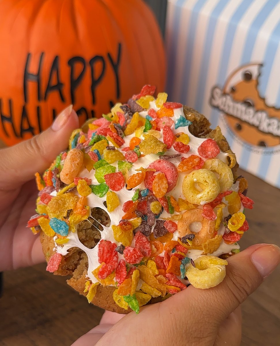 Trick or treat? 🎃 Don't miss out on the spooktacular treats from Schmackary's! 🍪👻 Order your Halloween cookies ahead at schmackarys.com

#SCHMACKARYS #NYC
🌎 NATIONWIDE SHIPPING! Get our COOKIES delivered right to your door!