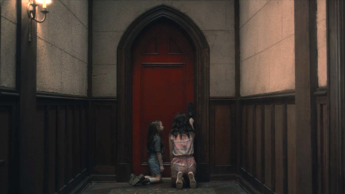 belllmonts's tweet photo. happy 5th anniversary to the haunting of hill house nobody else is doing it like you did https://t.co/GMkXS09aEu