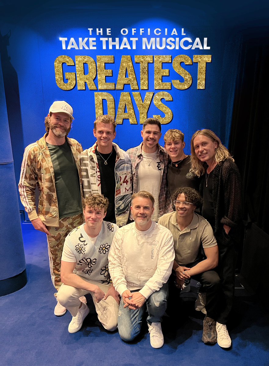 thebandfans's tweet photo. Could this be magic? YES, it's the #GreatestDaysMusical cast and @takethat! 🌟 

@GaryBarlow @OfficialMarkO #HowardDonald 

#TakeThat  #theboys #greatestdaysmusical https://t.co/6YfC0hat8x