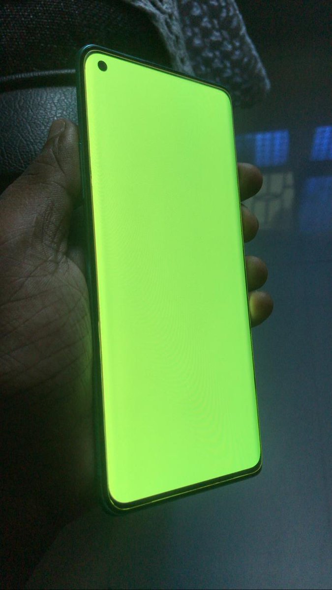 imPanduranga's tweet image. My Friend OnePlus 8 Suddenly  screen has turned green and flickering doesn't seem to be resolving the issue.
 @OnePlus_IN  please look into the matter and resolve this problem  
And  No physical damage Just after update facing this issue
#oneplus8  @OnePlus_Support  @oneplus