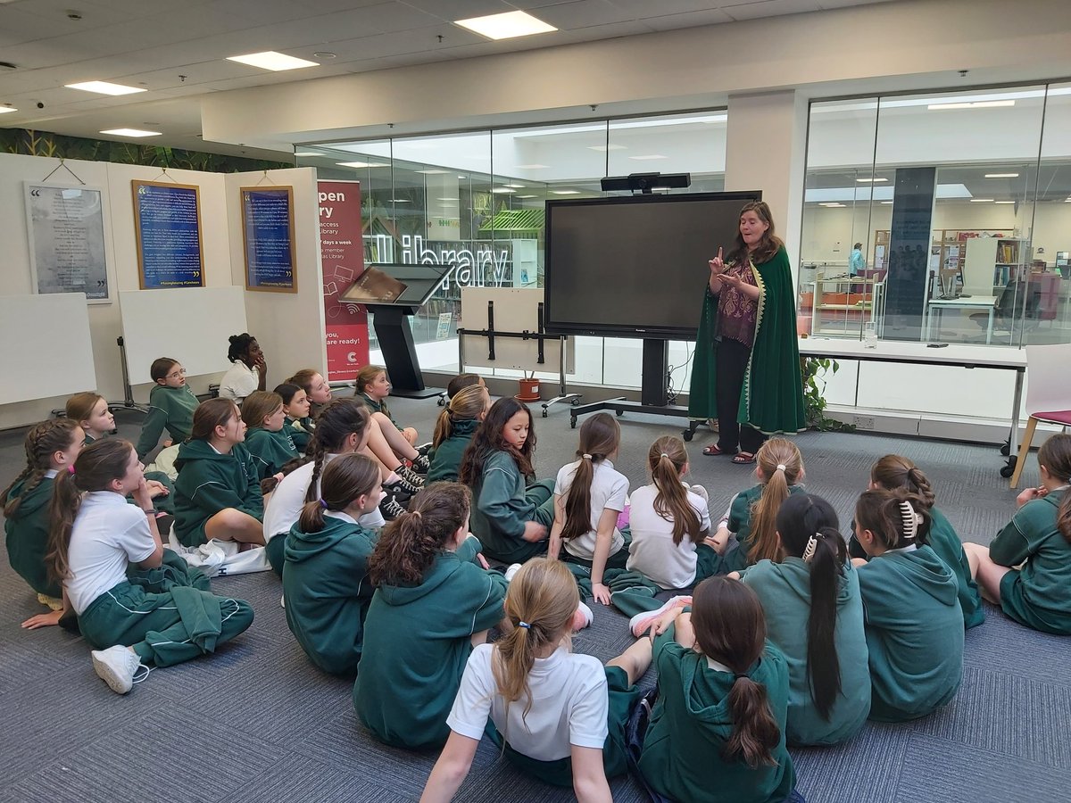 A riveting storytelling session with Maria Gillen today in Douglas Library as part of October's Children's Book Fest. She brought her Cork-based stories to life and had us enthralled 😊 #corkcitylibraries #Octoberchildrensbookfestival @EglantineNS @corkcitylibrary