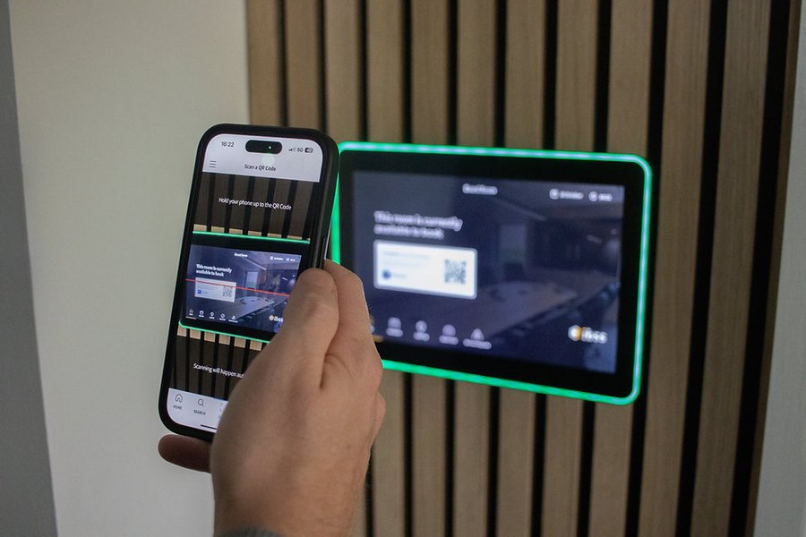 Check out how we helped @ICONICS_UK
 with the lighting controls at there offices. Seamlessly integrating the room booking software and innovative App to control the lighting via our LiGO2 intelligent lighting control hardware.  x.com/ICONICS_UK/sta… #Lighting #smartoffice