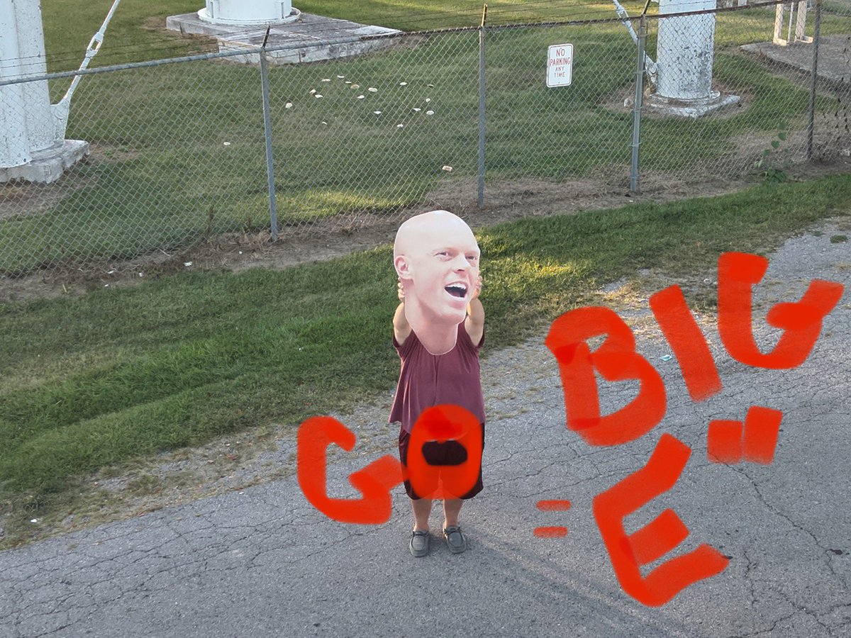 StrothmanJason's tweet photo. @EKUBarstool Don’t forget THE MOST EXCITING HEAD IN BASKETBALL TOO!!! Let’s get this movement started! Go Colonels!!! https://t.co/z4SE6SCC83
