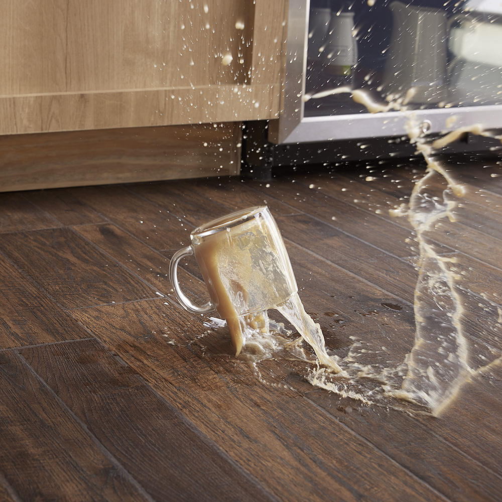 pergo's tweet image. Spilled coffee is the worst, but your day doesn&apos;t have to be ruined! ☕💪 

💻: bit.ly/46K6UPz

#Pergo #TimberCraft #WetProtect #waterprooft #laminate #laminatedwood #flooring #coffeetime