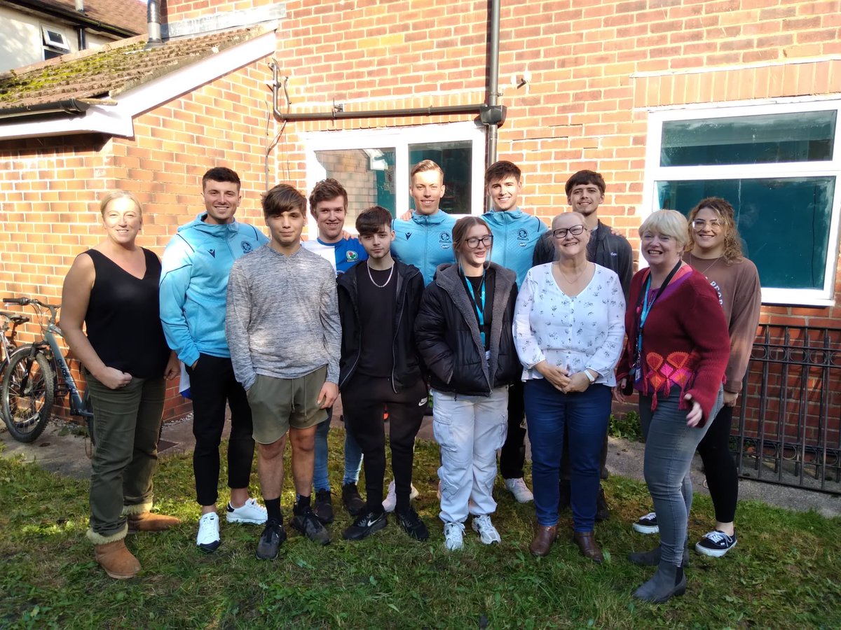 NightsafeJan's tweet photo. Great to have Leo,Sam and Samir come visit us to meet some of our young people ⁦⁦@nightsafebwd⁩ today ahead of our sleep out with ⁦@BRFCTrust⁩ ⁦@GrahamLiver⁩ ⁦@BBCLancashire⁩ https://t.co/BqIV9Iz3dF