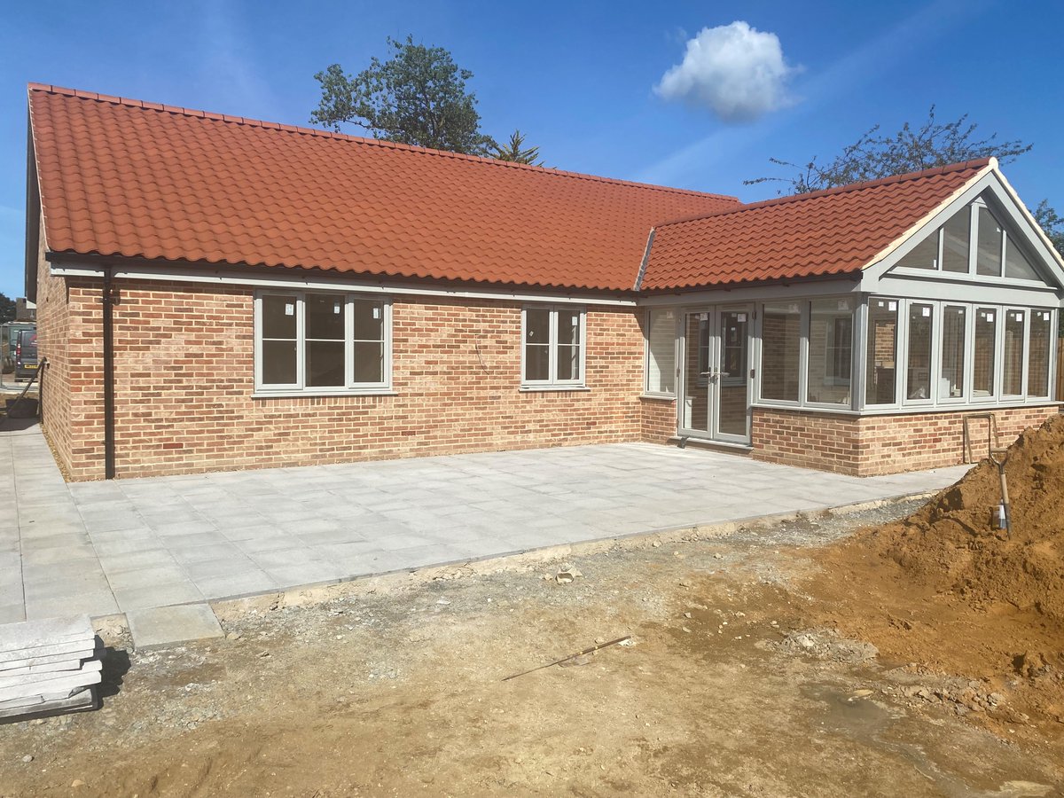 🚧 More progress photos from Caistor St Edmund...

Slabbing to rear gardens of Plots 7, 8, 9 and 10 and the frontage of Plots 7 and 8 👍

#construction #ukhousing #norfolk