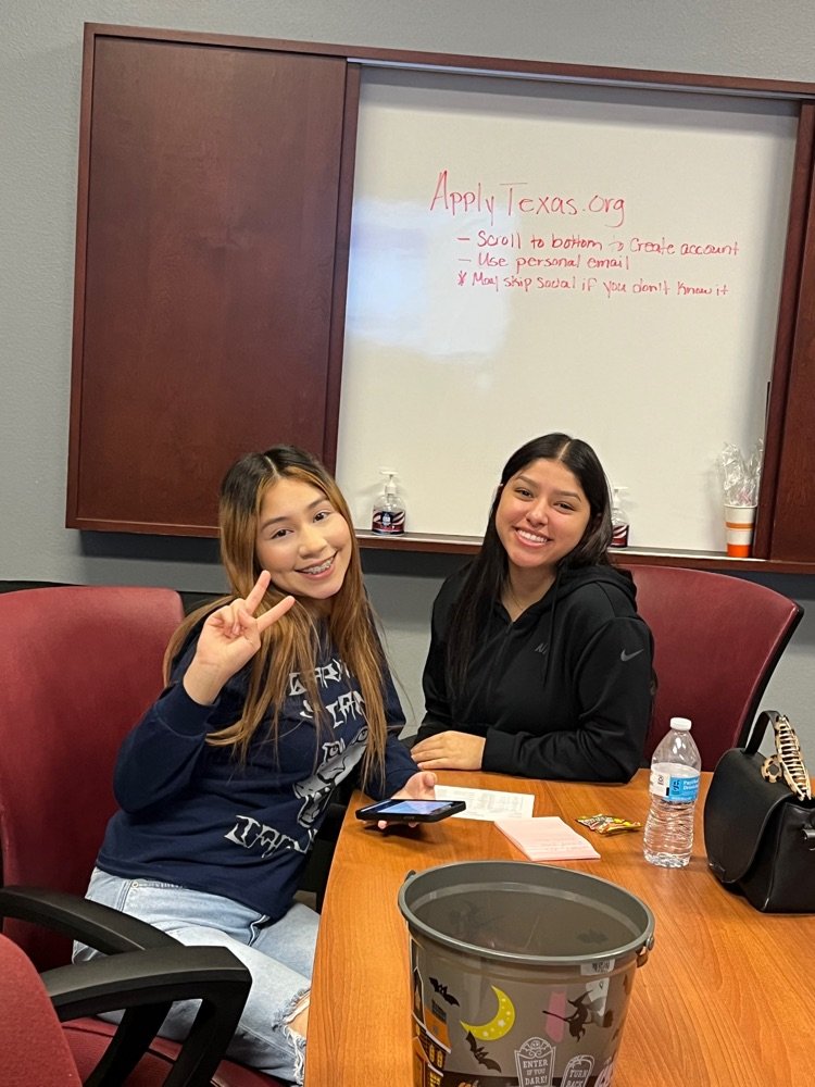 TexansCan's tweet photo. Thank you to @dallascollegetx for the partnership with TCA and helping our students with Appy Texas for College Preparation. #dallascollege #TCA #college #applytexas https://t.co/fW2d2yrm8o